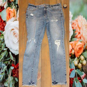 a.n.a. light wash distressed raw hem jeggings size 10